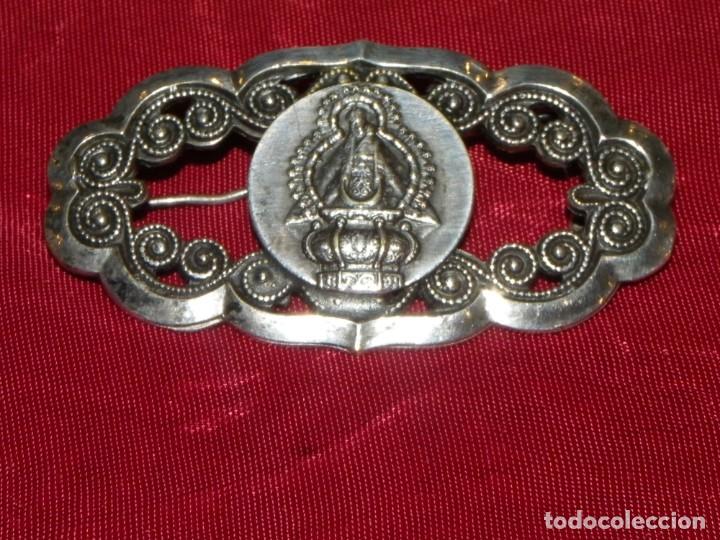 Antig&uuml;edades: Broche plata con Virgen antigua. - Foto 8