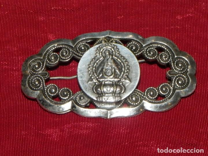 Antig&uuml;edades: Broche plata con Virgen antigua. - Foto 10