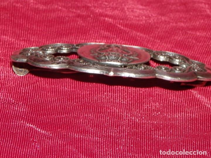 Antig&uuml;edades: Broche plata con Virgen antigua. - Foto 16