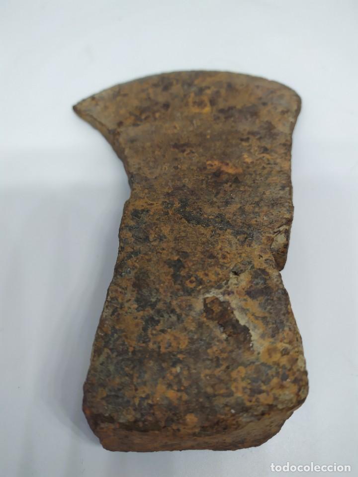 Antig&uuml;edades: Hacha de hierro medieval - Foto 1