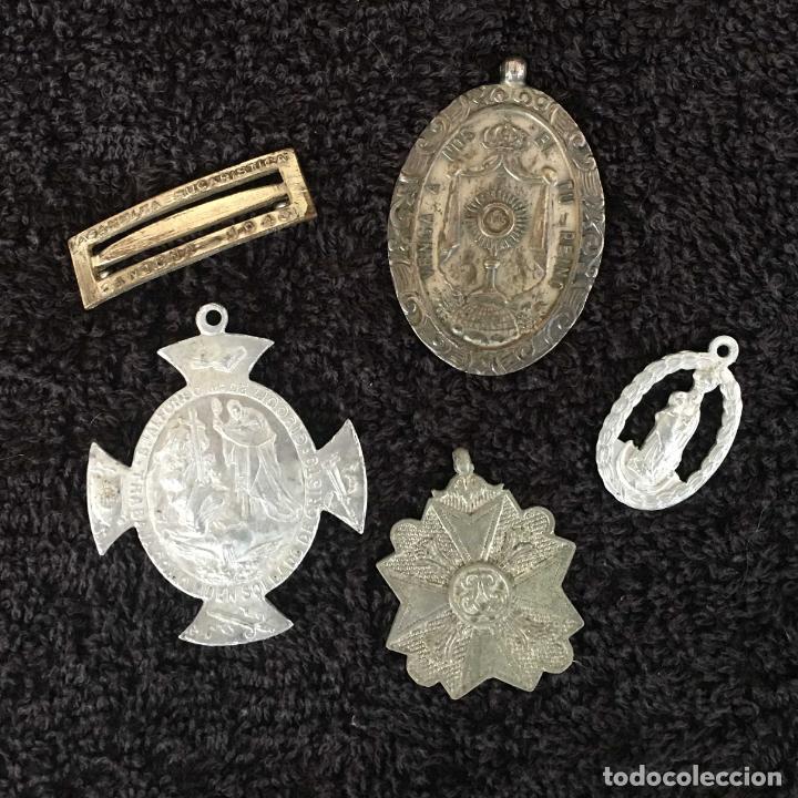 Antig&uuml;edades: Medallas Religiosas y prendedor - Foto 2