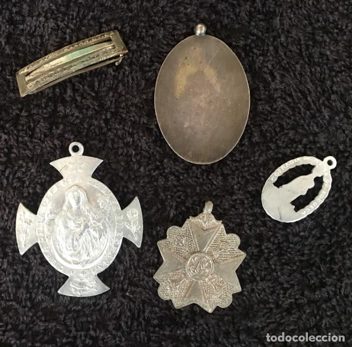 Antig&uuml;edades: Medallas Religiosas y prendedor - Foto 1