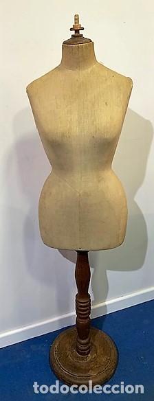 Antig&uuml;edades: Maniqu&iacute; de madera y de &eacute;poca. - Foto 1