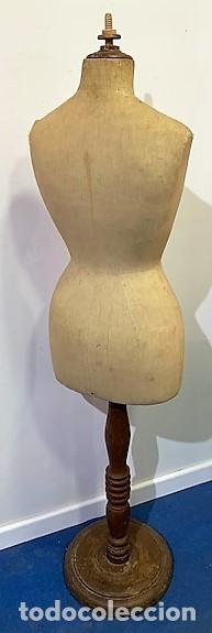 Antig&uuml;edades: Maniqu&iacute; de madera y de &eacute;poca. - Foto 3
