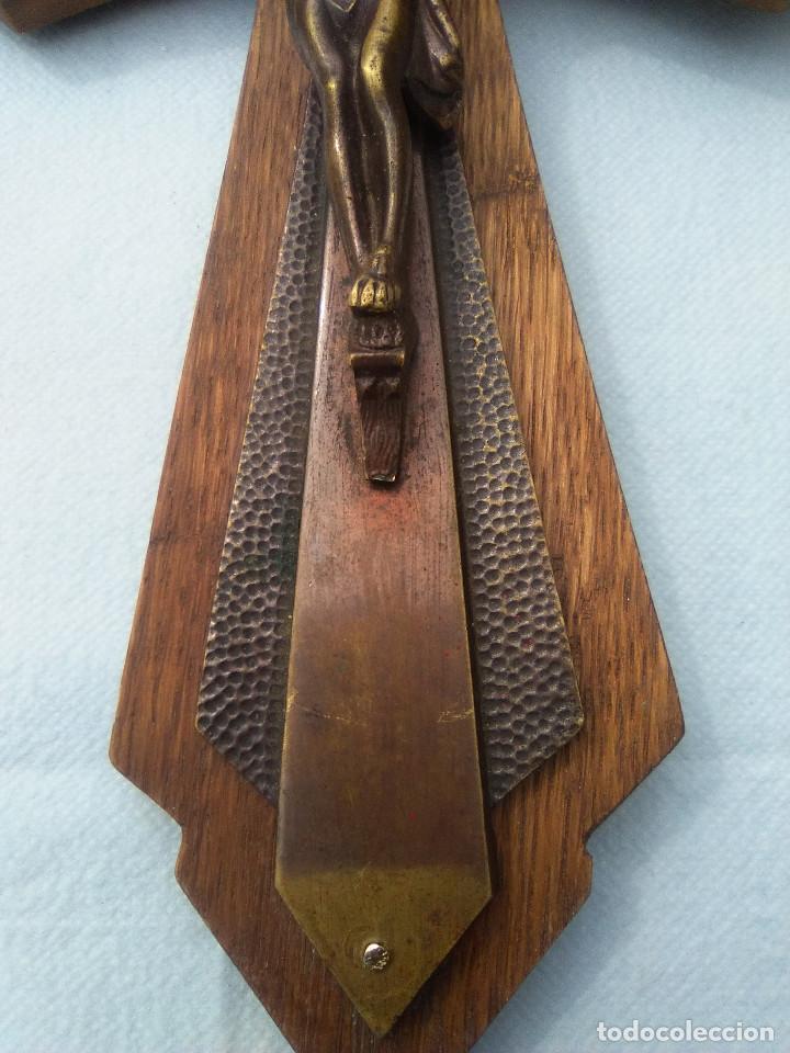 Antig&uuml;edades: Antiguo crucifijo de bronce y madera - Foto 4