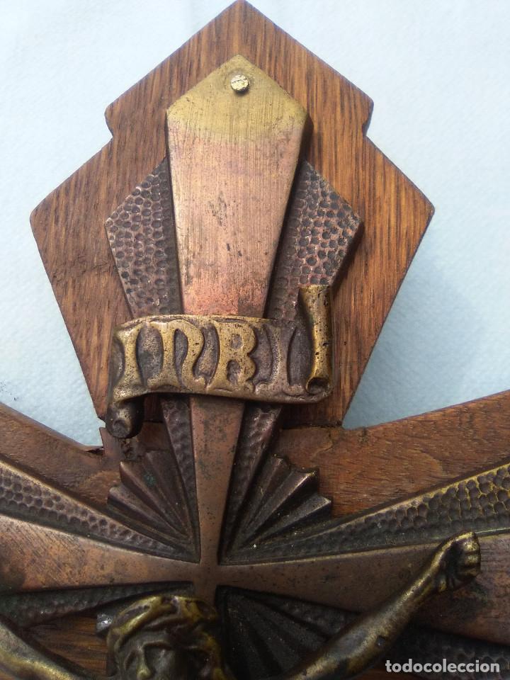 Antig&uuml;edades: Antiguo crucifijo de bronce y madera - Foto 5