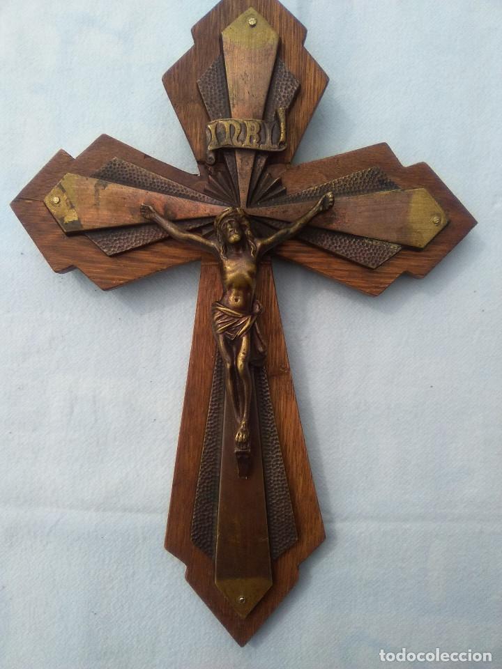 Antig&uuml;edades: Antiguo crucifijo de bronce y madera - Foto 7