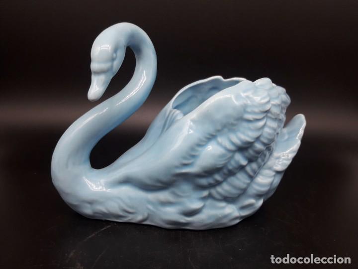 Antig&uuml;edades: Cisne de ceramica - Foto 1