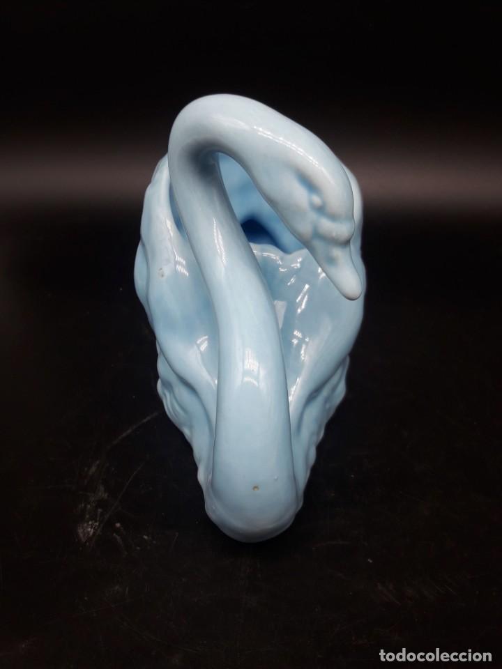 Antig&uuml;edades: Cisne de ceramica - Foto 2