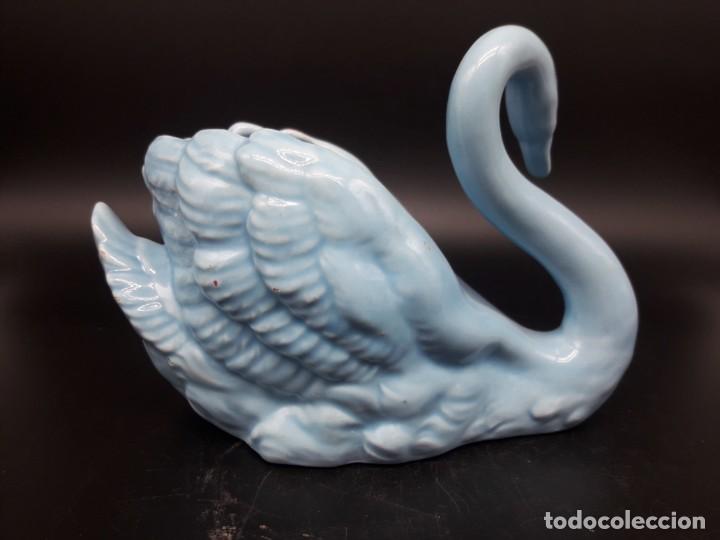 Antig&uuml;edades: Cisne de ceramica - Foto 3
