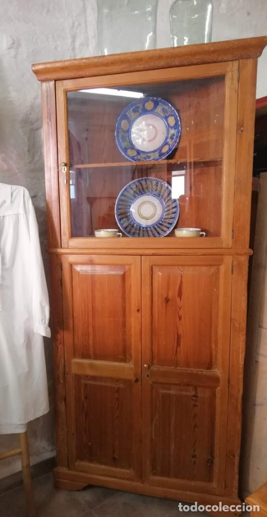 Antig&uuml;edades: Vitrina Rinconera S.XIX de madera - Foto 1