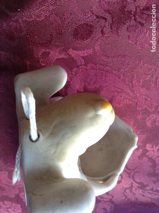 Antig&uuml;edades: Benditera de biscuit policromada numerada 282 - Foto 8