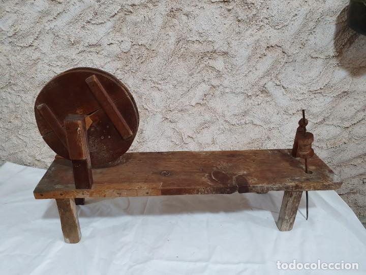 Antig&uuml;edades: ANTIGUA HILADORA RUECA - Foto 1