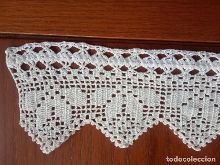 Antig&uuml;edades: PUNTILLA A GANCHILLO DE 74 CM. - Foto 2
