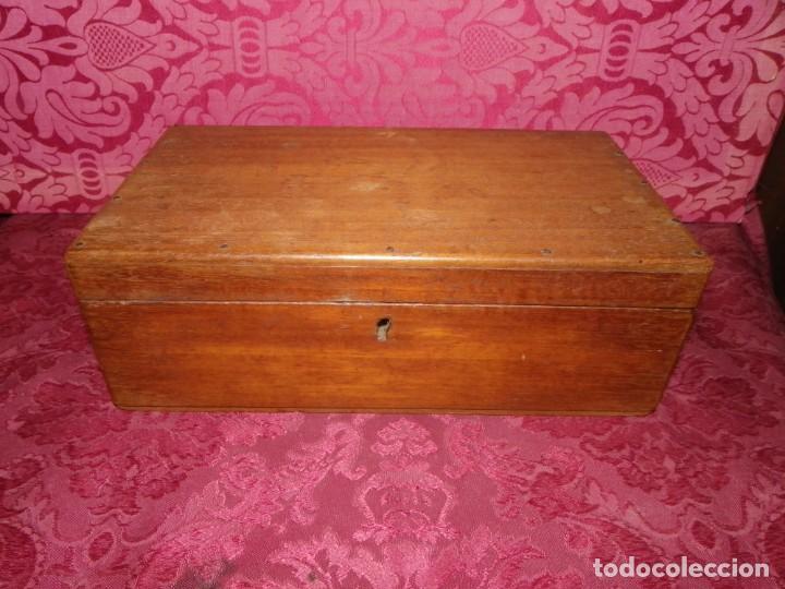 Antig&uuml;edades: Caja siglo XIX cedro - Foto 1