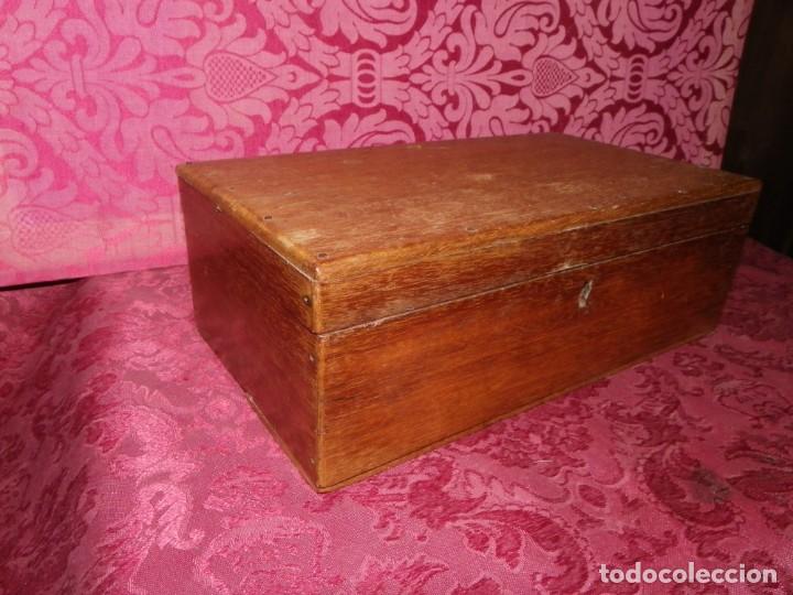 Antig&uuml;edades: Caja siglo XIX cedro - Foto 3
