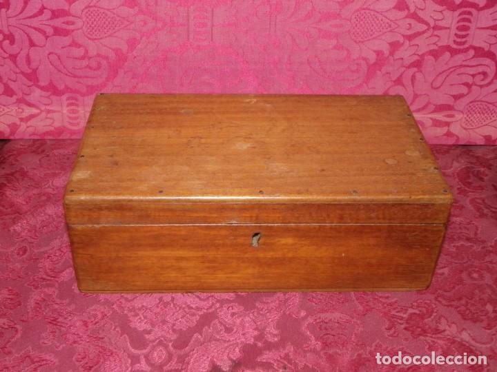 Antig&uuml;edades: Caja siglo XIX cedro - Foto 4