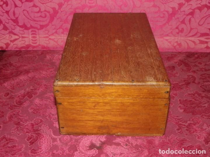 Antig&uuml;edades: Caja siglo XIX cedro - Foto 7