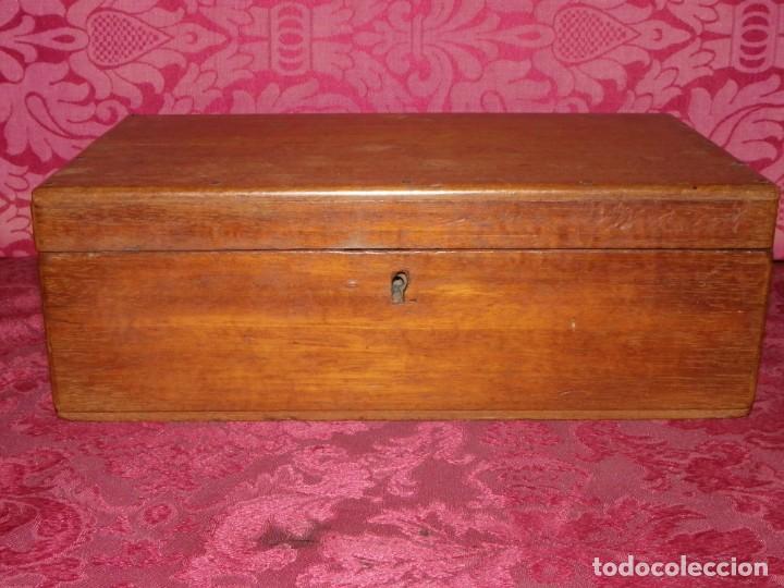 Antig&uuml;edades: Caja siglo XIX cedro - Foto 8