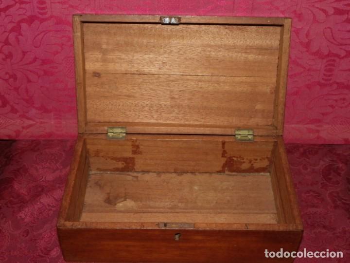 Antig&uuml;edades: Caja siglo XIX cedro - Foto 10