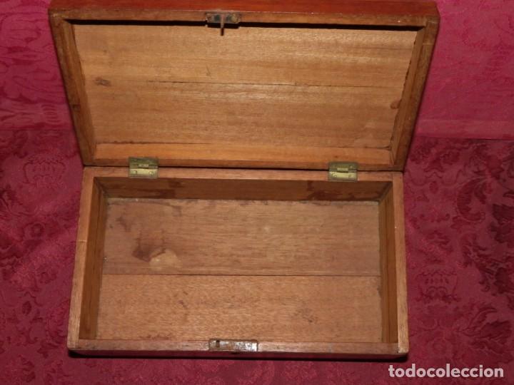 Antig&uuml;edades: Caja siglo XIX cedro - Foto 11
