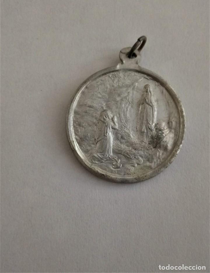 Antig&uuml;edades: Medalla Virgen de Lourdes - Foto 2
