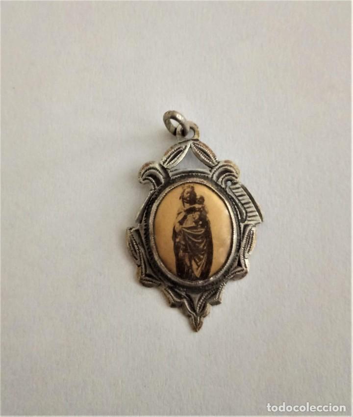 Antig&uuml;edades: Medalla Virgen con Ni&ntilde;o - Foto 2