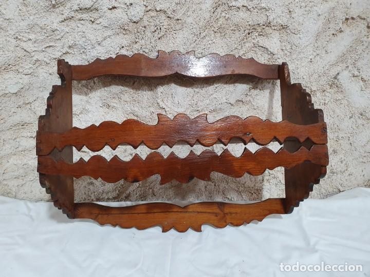 Antig&uuml;edades: PLATERO DE COLGAR DE MADERA - Foto 1