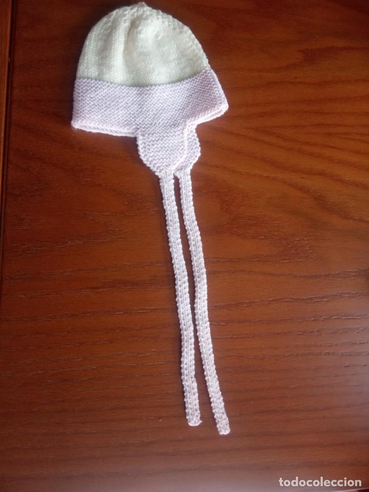 Antig&uuml;edades: GORRO PARA BEBE REDONDO EN LANA EN BEIG Y ROSA - Foto 4