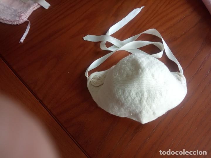 Antig&uuml;edades: GORRO PARA BEBE CON FLOR EN LOS LADOS, EN LANA, BEIGE - Foto 3