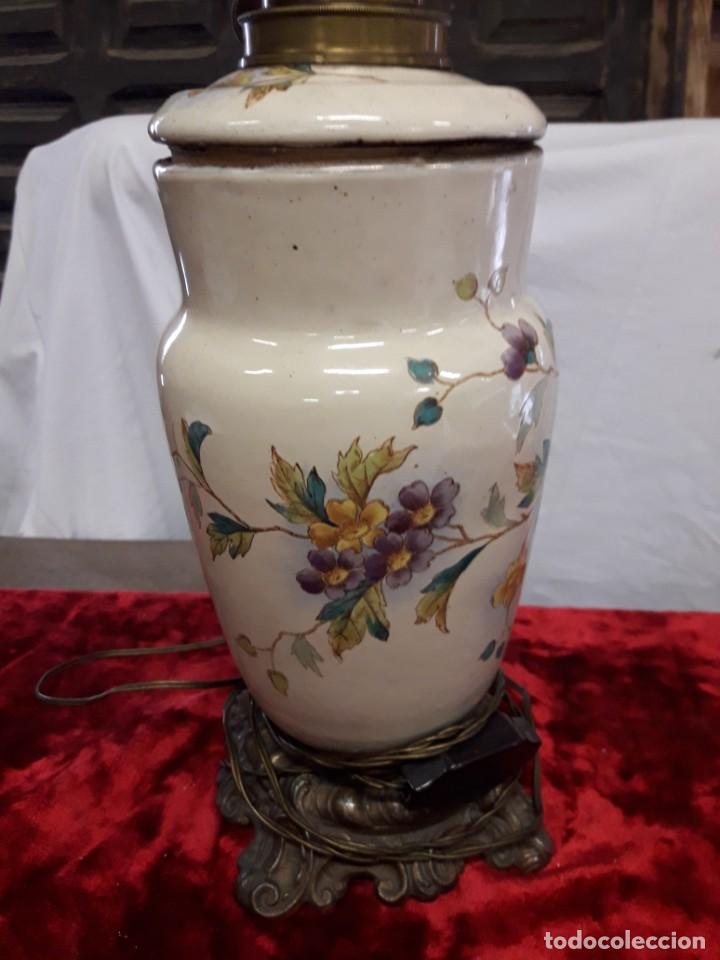 Antig&uuml;edades: Quinque de ceramica y pie de calamina - Foto 4