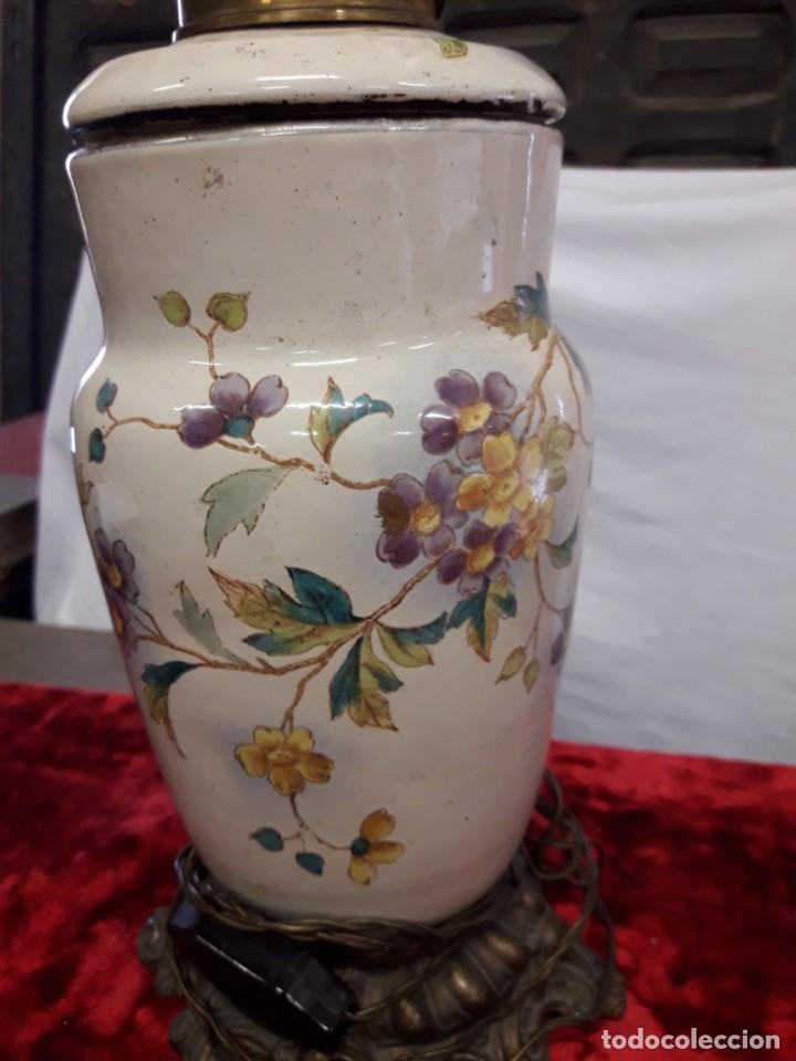 Antig&uuml;edades: Quinque de ceramica y pie de calamina - Foto 5
