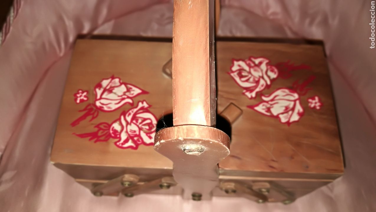 Antig&uuml;edades: ANTIGUO COSTURERO MADERA CON CROMOGRAFIA - Foto 1