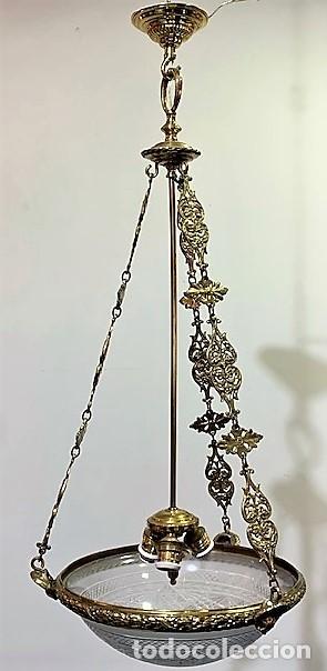 Antig&uuml;edades: L&aacute;mpara de techo de bronce y cristal tallado. - Foto 1