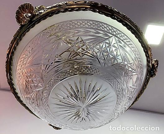 Antig&uuml;edades: L&aacute;mpara de techo de bronce y cristal tallado. - Foto 6