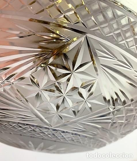Antig&uuml;edades: L&aacute;mpara de techo de bronce y cristal tallado. - Foto 7