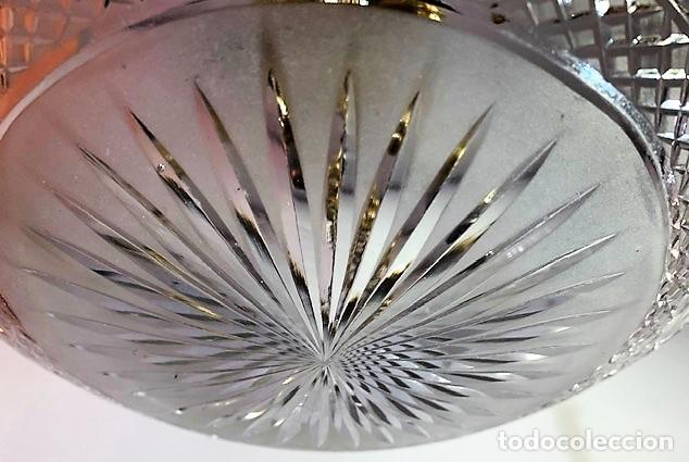 Antig&uuml;edades: L&aacute;mpara de techo de bronce y cristal tallado. - Foto 9