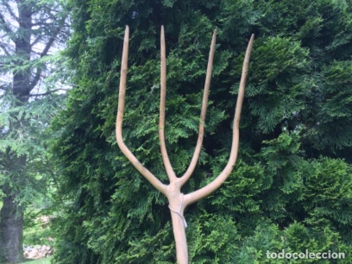 Antig&uuml;edades: horca tallada en madera - Foto 4