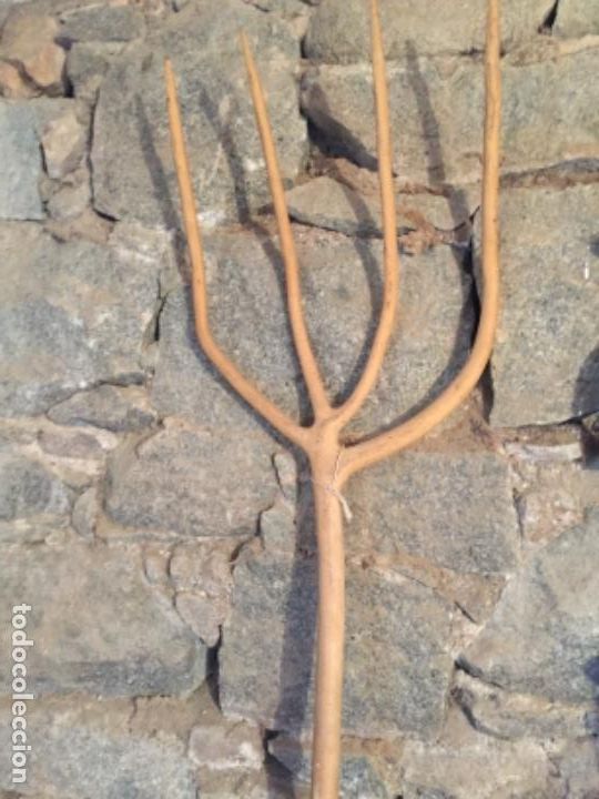 Antig&uuml;edades: horca tallada en madera - Foto 7