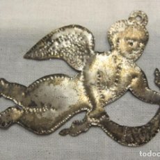 Antigüedades: PEQUEÑO EXVOTO ANGEL LAMINA METALICA (PLATA?) PUNTEADA. INICIALES V.A. SIGLO XIX. 4 X 5 CM