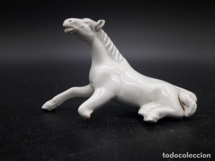 Antig&uuml;edades: Caballito de porcelana - Foto 1