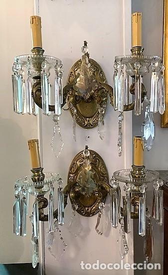 Antig&uuml;edades: Par de apliques de bronce y cristal. - Foto 1