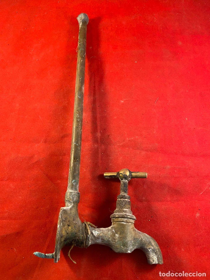 Antig&uuml;edades: Antiguo grifo de bronce - Foto 1
