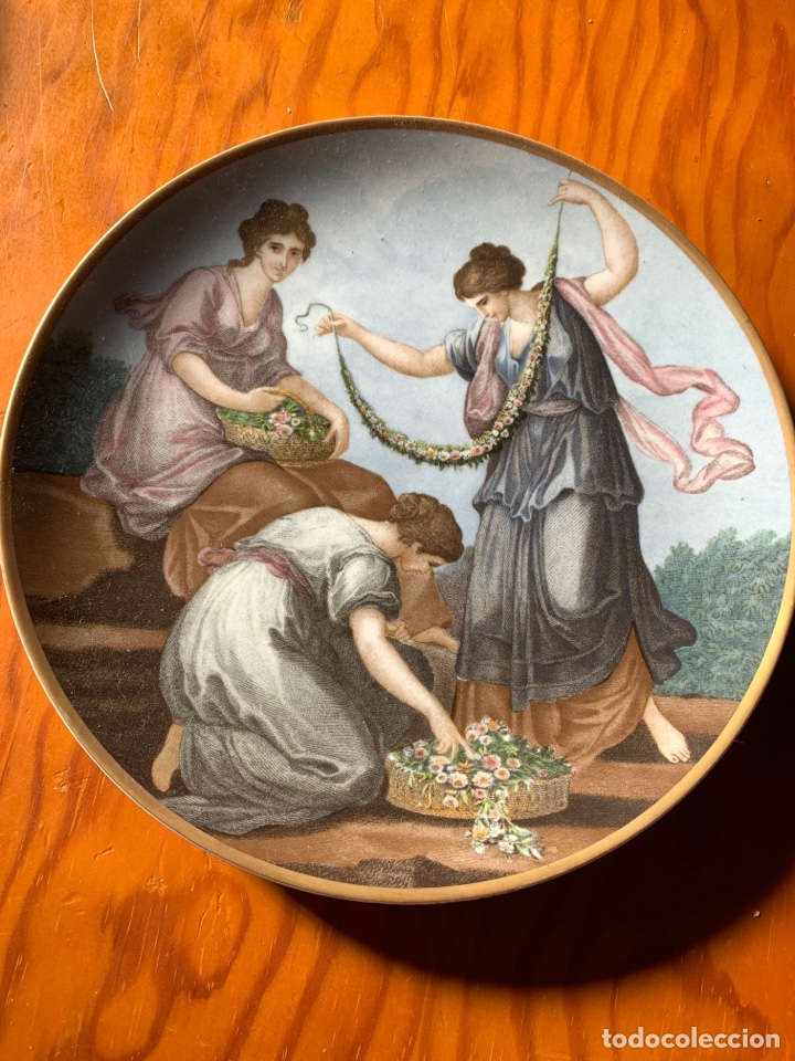 Antig&uuml;edades: Plato de porcelana de capeans - Foto 1