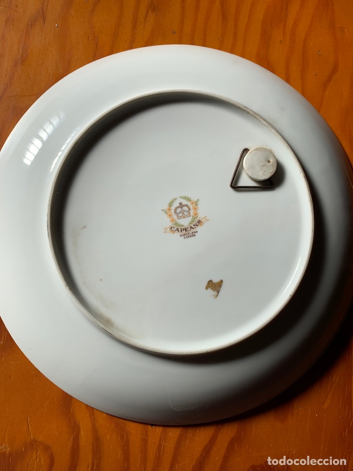 Antig&uuml;edades: Plato de porcelana de capeans - Foto 3