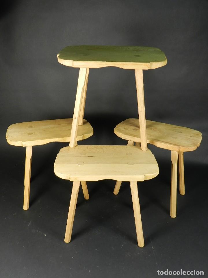Antig&uuml;edades: LOTE 4 TABURETES DE MADERA - Foto 1