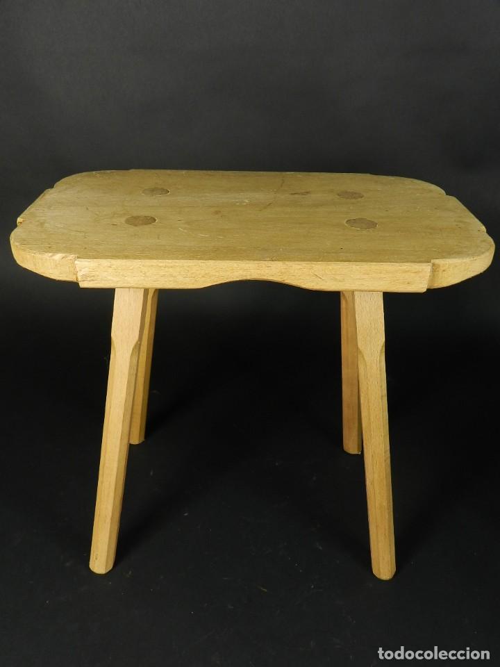 Antig&uuml;edades: LOTE 4 TABURETES DE MADERA - Foto 2