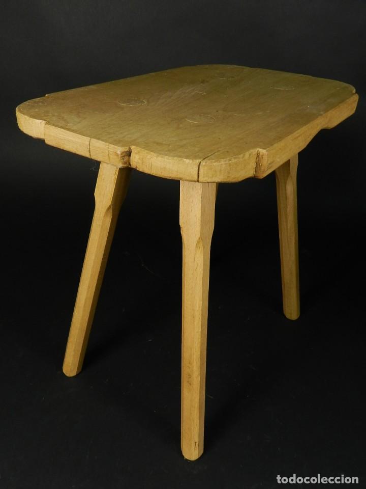 Antig&uuml;edades: LOTE 4 TABURETES DE MADERA - Foto 3