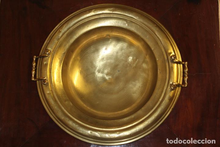 Antig&uuml;edades: pie de brasero de laton - Foto 5