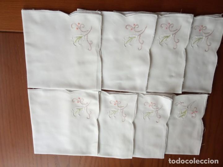 Antig&uuml;edades: OCHO SERVILLETAS BORDADAS ANTIGUAS - Foto 1